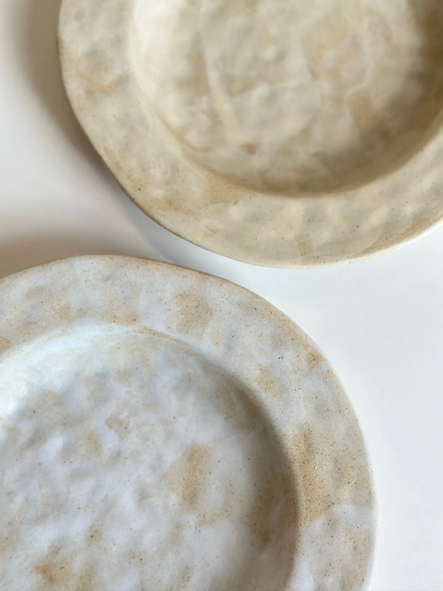 Hammered Earthware Plate - Mellow