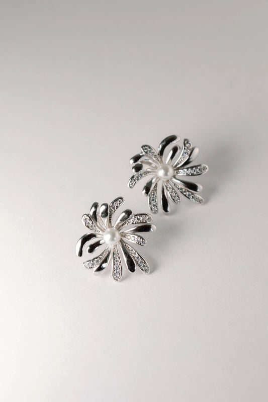 The Pearl Burst Studs - Mellow