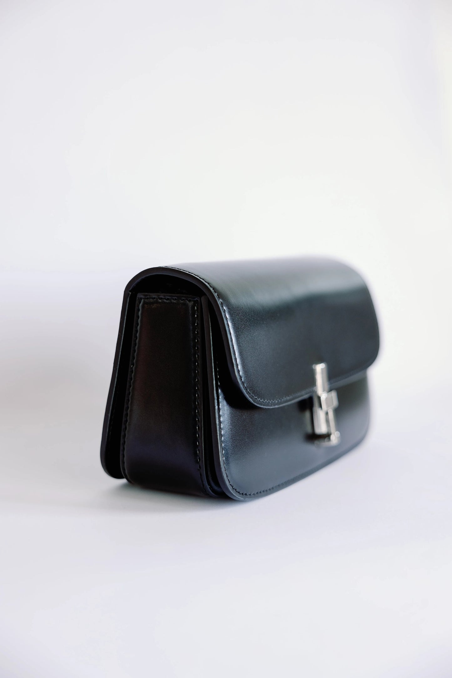 T-Bar Leather Clutch - Mellow