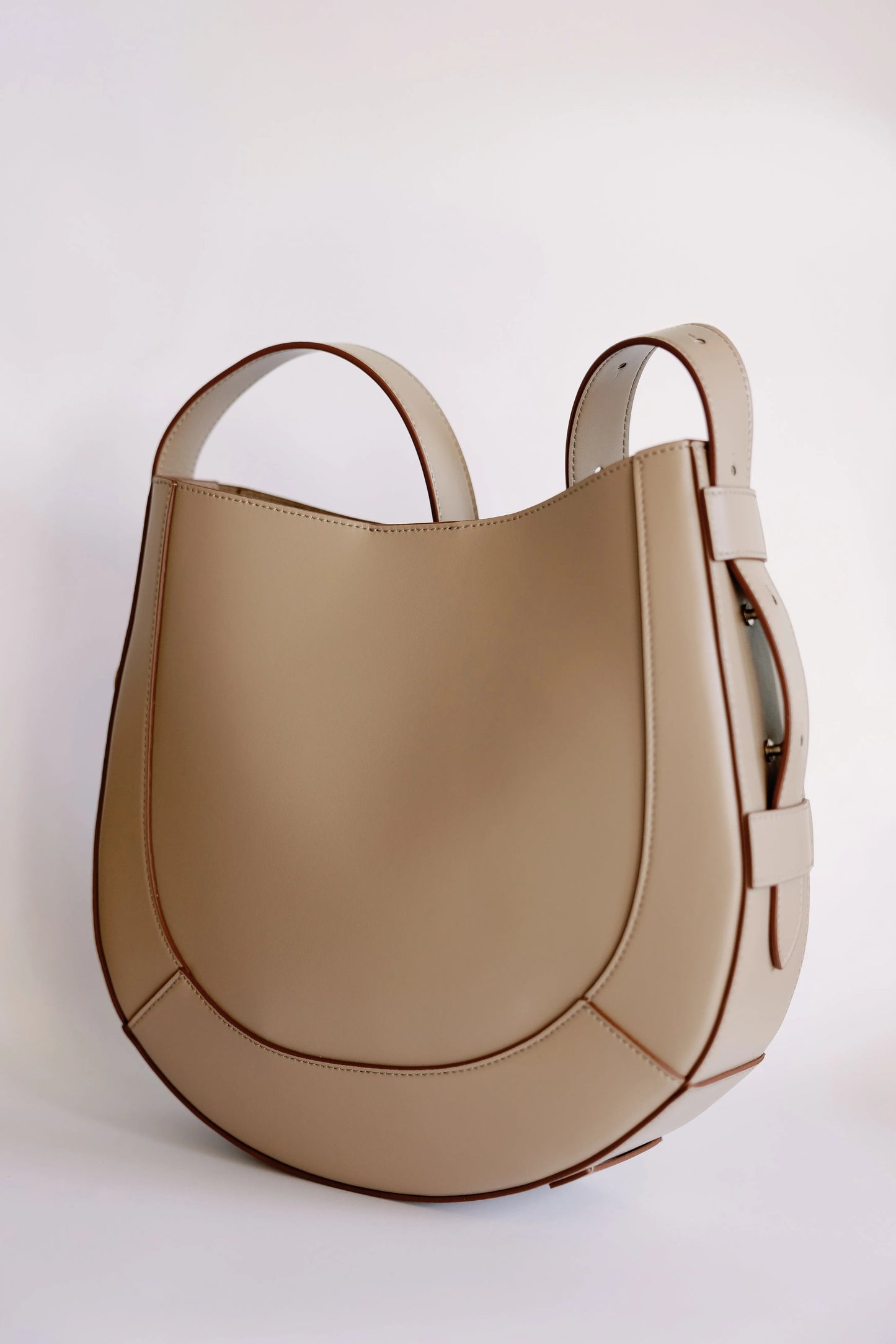 The Curved Saddle Bag - Mellow