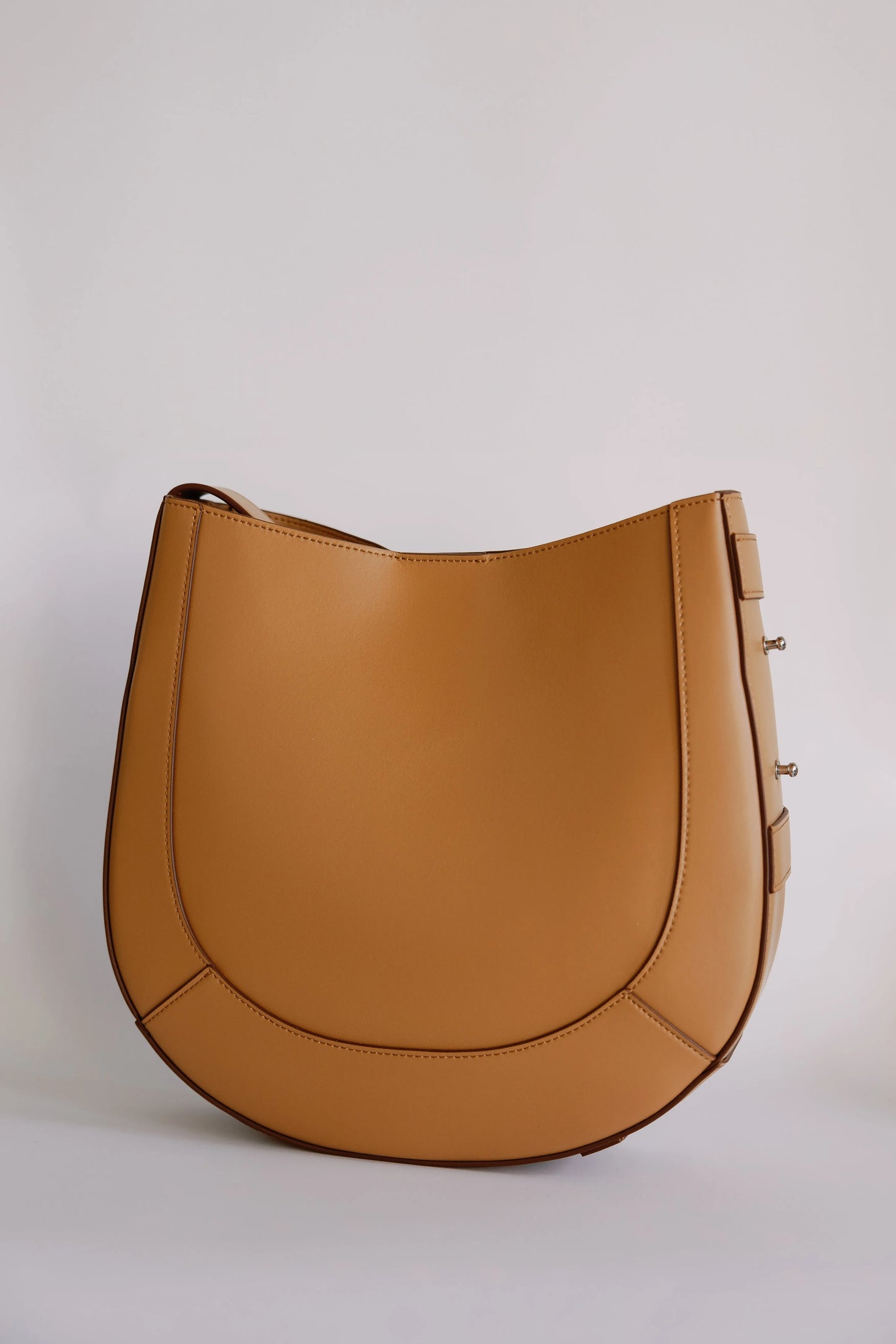 The Curved Saddle Bag - Mellow