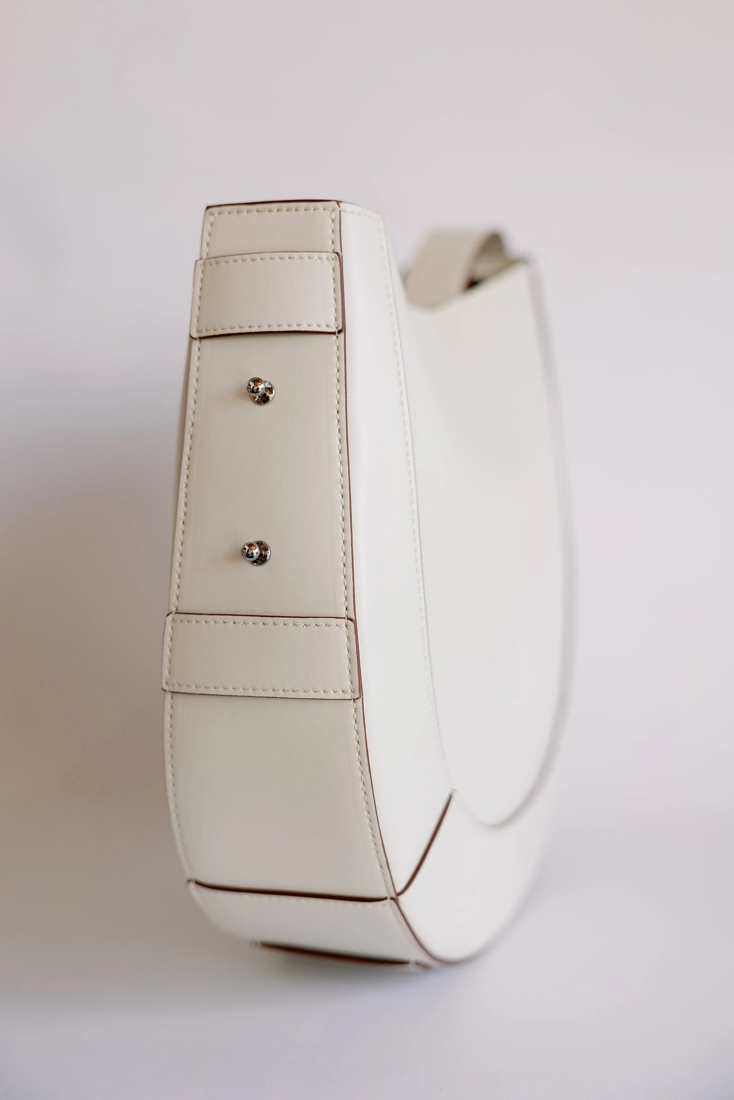 The Curved Saddle Bag - Mellow