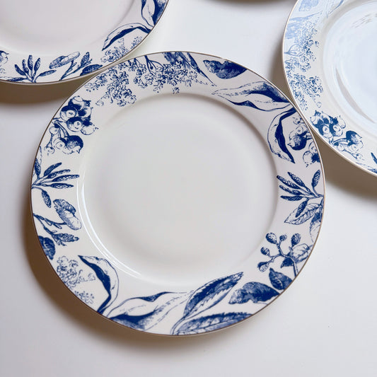 Tuscany Gilded blue and white porcelain dinner plates with a gold rim