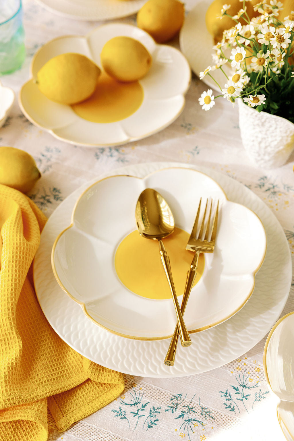 Gold polished stainless steel silverware set of 8 pieces with gold-tone finish for 2 place settings