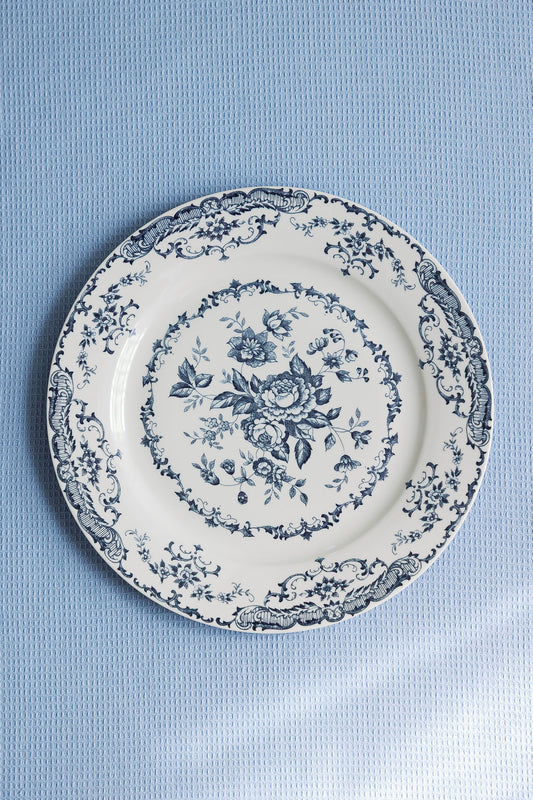 Chantilly Lace porcelain dinnerware with vintage French scalloped lace pattern, dinner and salad plates set for 4