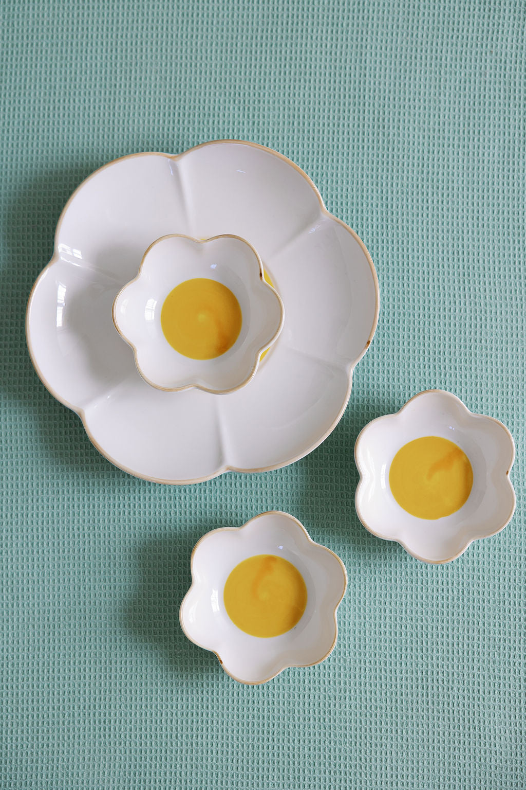 Daisy Bloom Porcelain Sauce Dishes, Set of 4