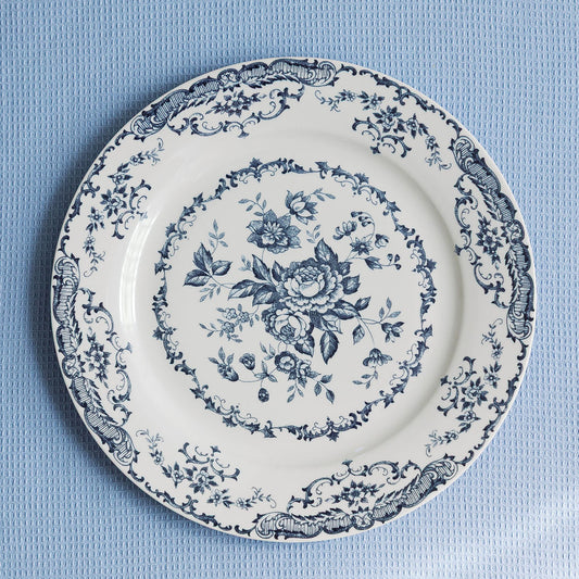 Chantilly Lace porcelain dinnerware with vintage French scalloped lace pattern, dinner and salad plates set for 4